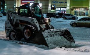 How Winter Sanding Services Can Protect Your Business 1 47511764